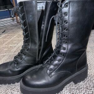 Combat boots only worn once